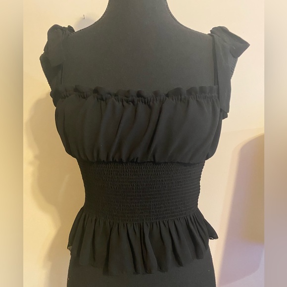 Wilfred Tops - Wilfred Womens extra small crop top.